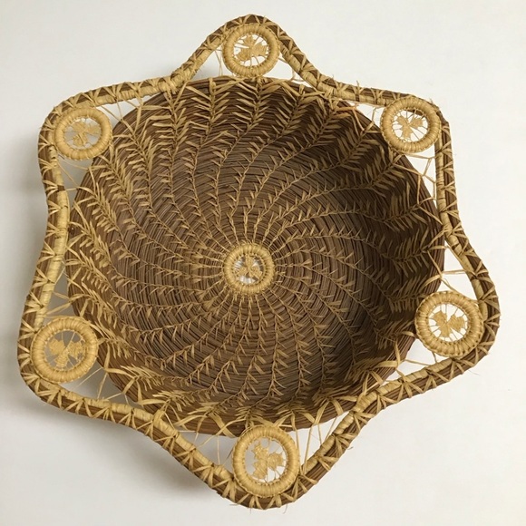 Folk Art Hand Woven Pine Needle Basket Master Weaver Intricate 10x3” Vintage USA - Picture 12 of 13